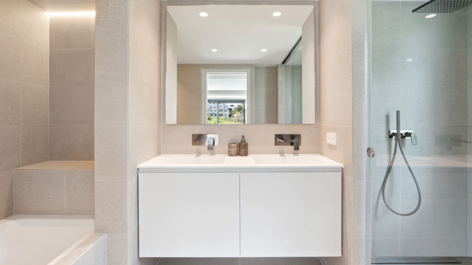 6 bedroom Villa for sale in Marbella with pool garage - € 2,495,000 (Ref: 9688628)