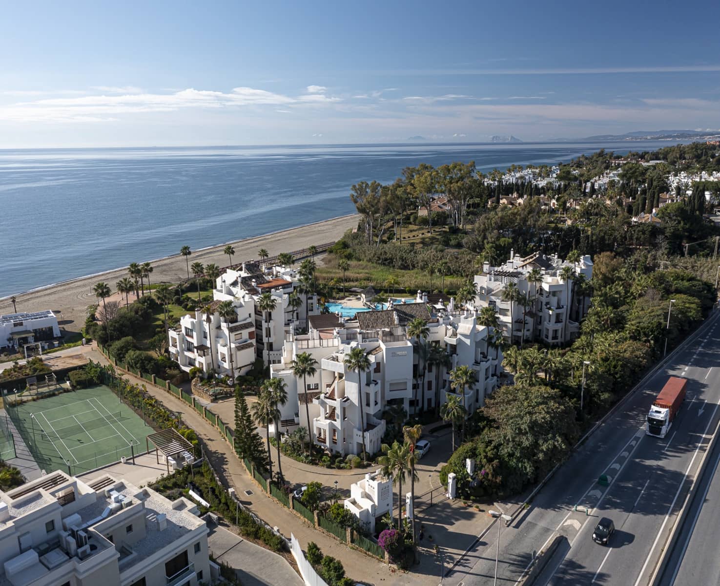 3 chambre Appartement à vendre à Estepona avec piscine garage - 1 995 000 € (Ref: 9688631)