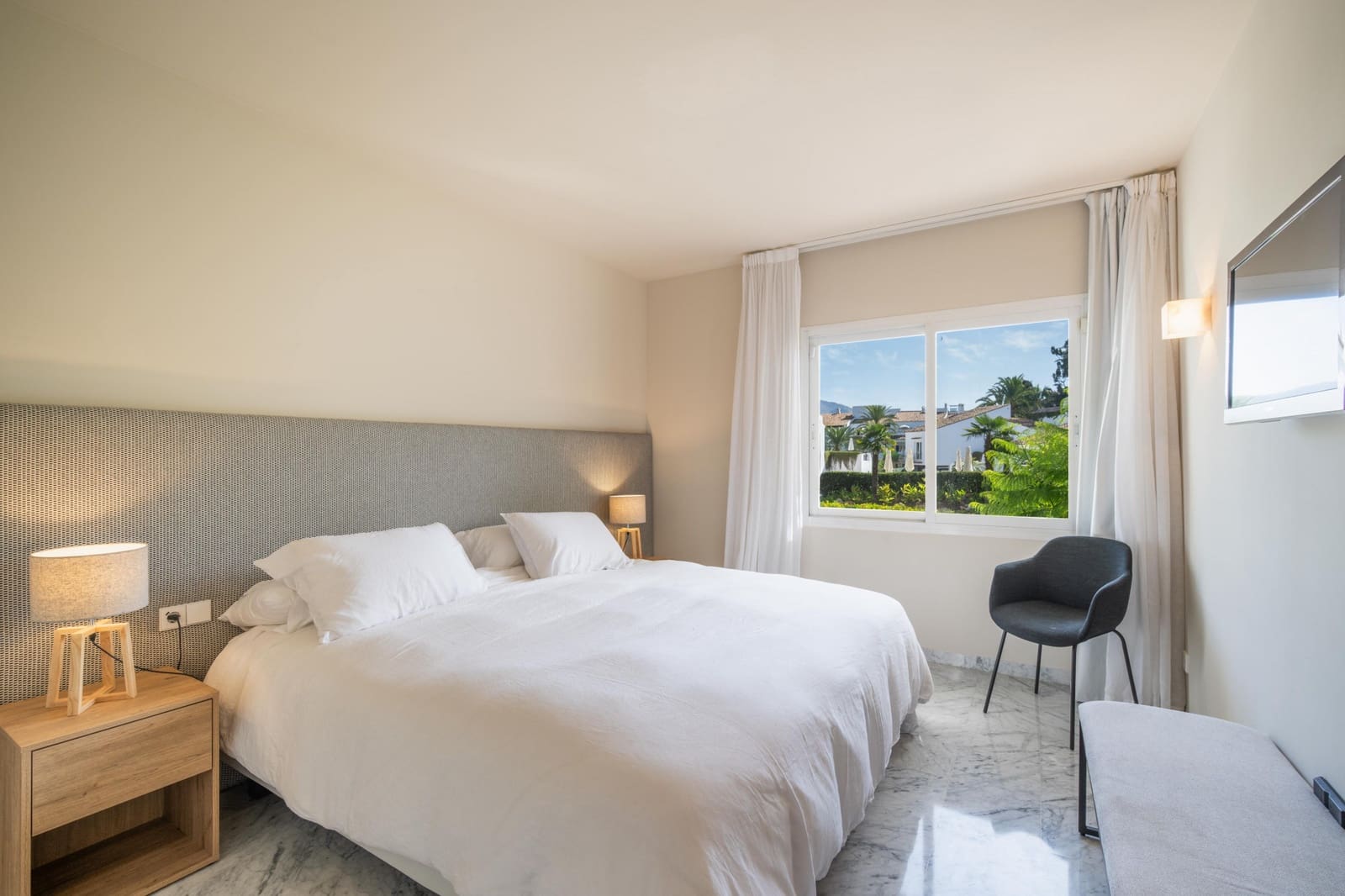 2 soverom Leilighet til salgs i Marbella med svømmebasseng garasje - € 2 600 000 (Ref: 9688633)