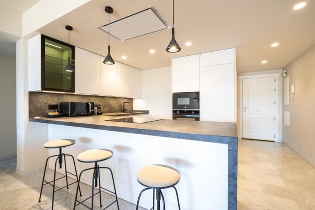 2 soverom Leilighet til salgs i Lomas De Marbella, Marbella med svømmebasseng garasje - € 2 600 000 (Ref: 9688633)