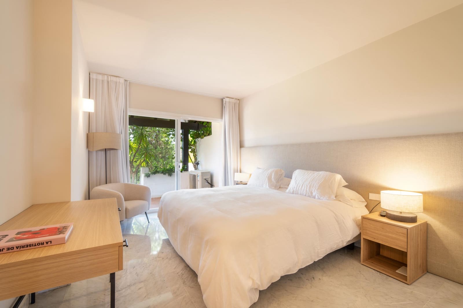 2 soverom Leilighet til salgs i Marbella med svømmebasseng garasje - € 2 600 000 (Ref: 9688633)