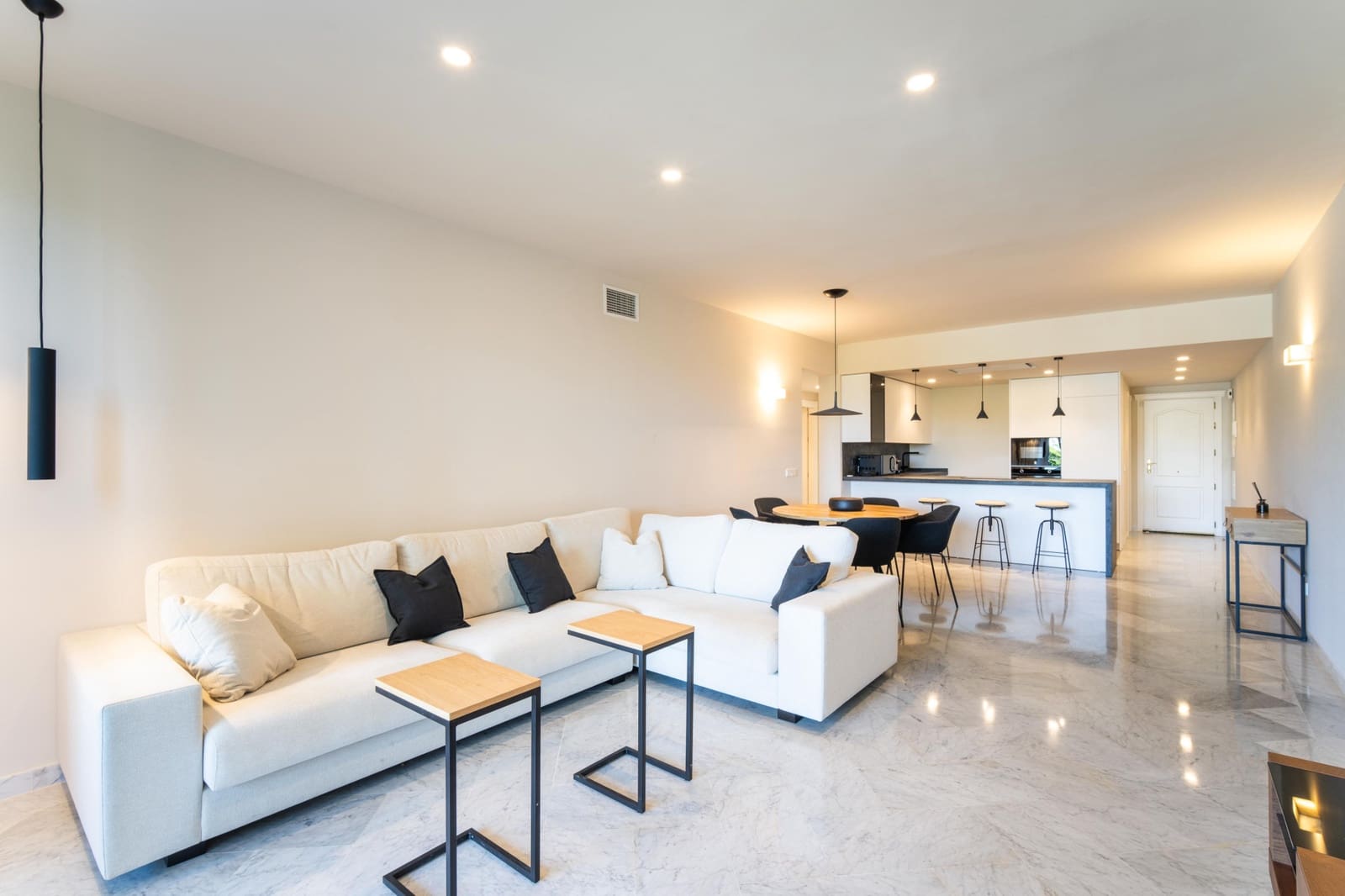 2 bedroom Apartment for sale in Marbella with pool garage - € 2,600,000 (Ref: 9688633)