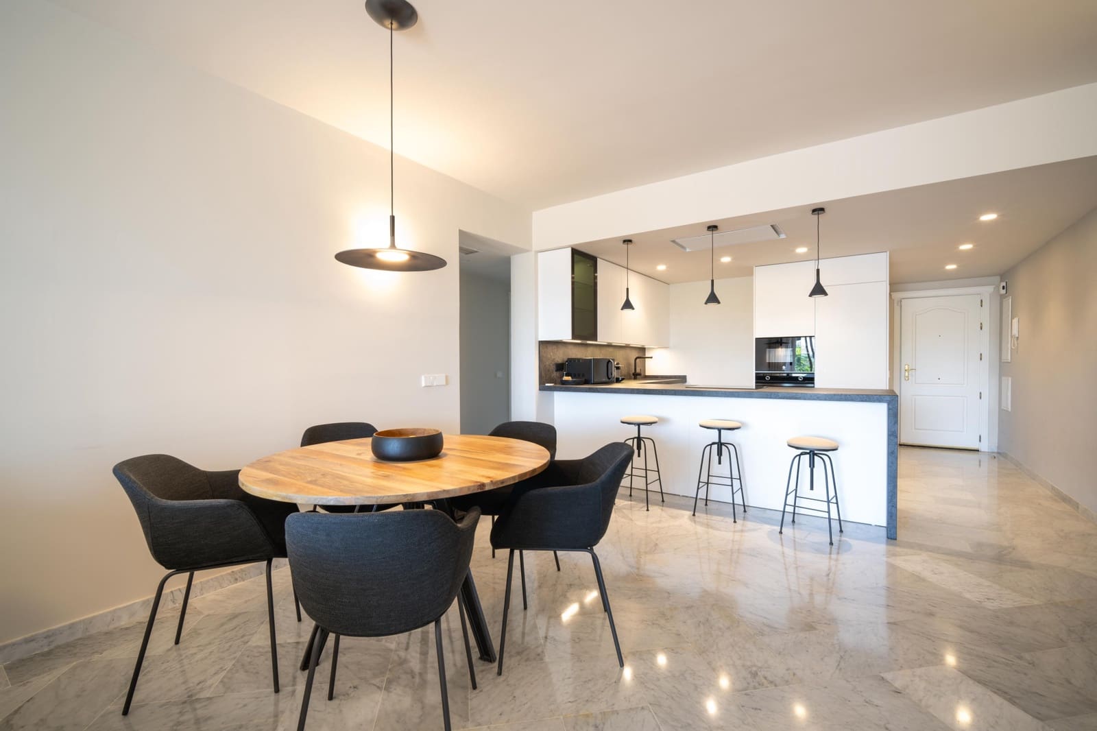 2 bedroom Apartment for sale in Marbella with pool garage - € 2,600,000 (Ref: 9688633)