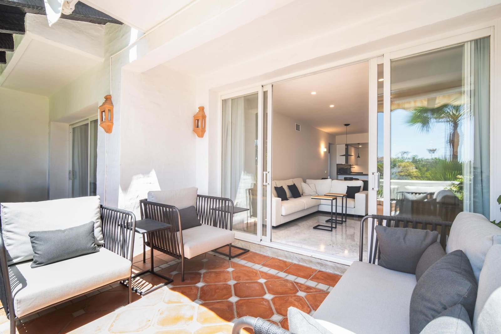 2 bedroom Apartment for sale in Marbella with pool garage - € 2,600,000 (Ref: 9688633)