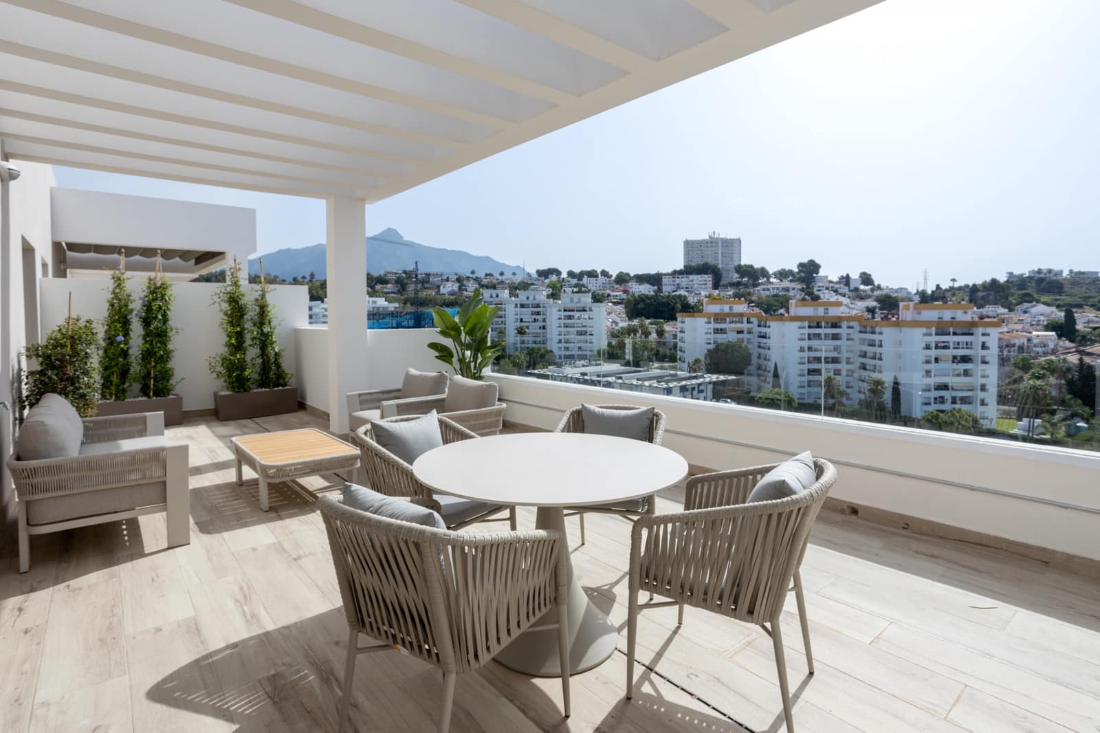 2 chambre Penthouse à vendre à Marbella avec piscine garage - 890 000 € (Ref: 9688634)