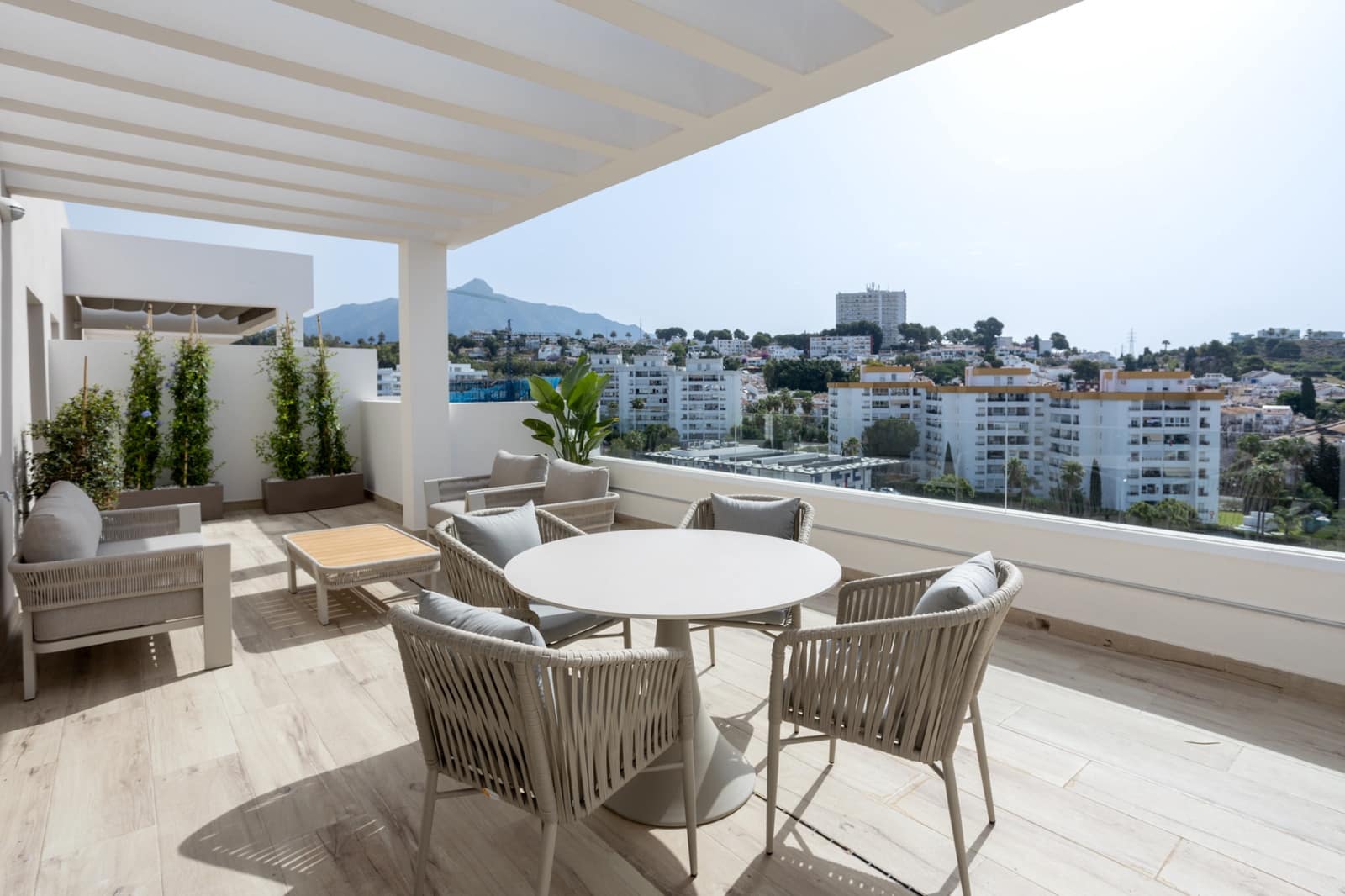 2 slaapkamer Penthouse te koop in Marbella met zwembad garage - € 890.000 (Ref: 9688634)