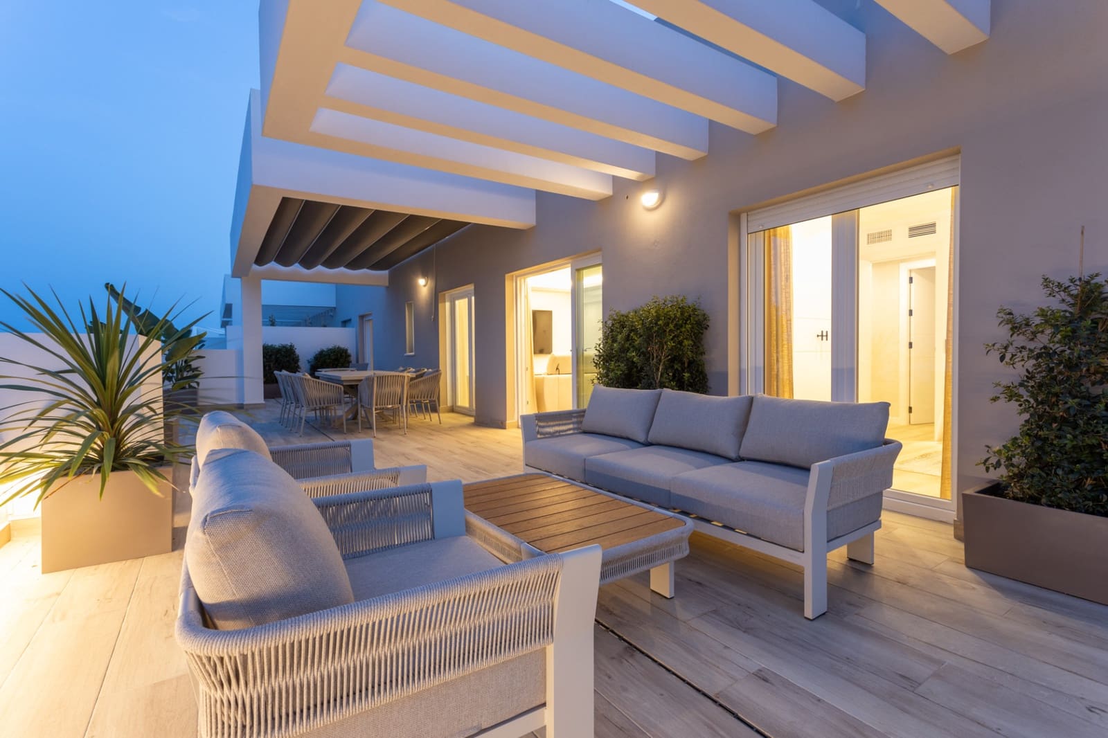 4 sypialnia Penthouse na sprzedaż w Marbella z basenem garażem - 1 690 000 € (Ref: 9688635)