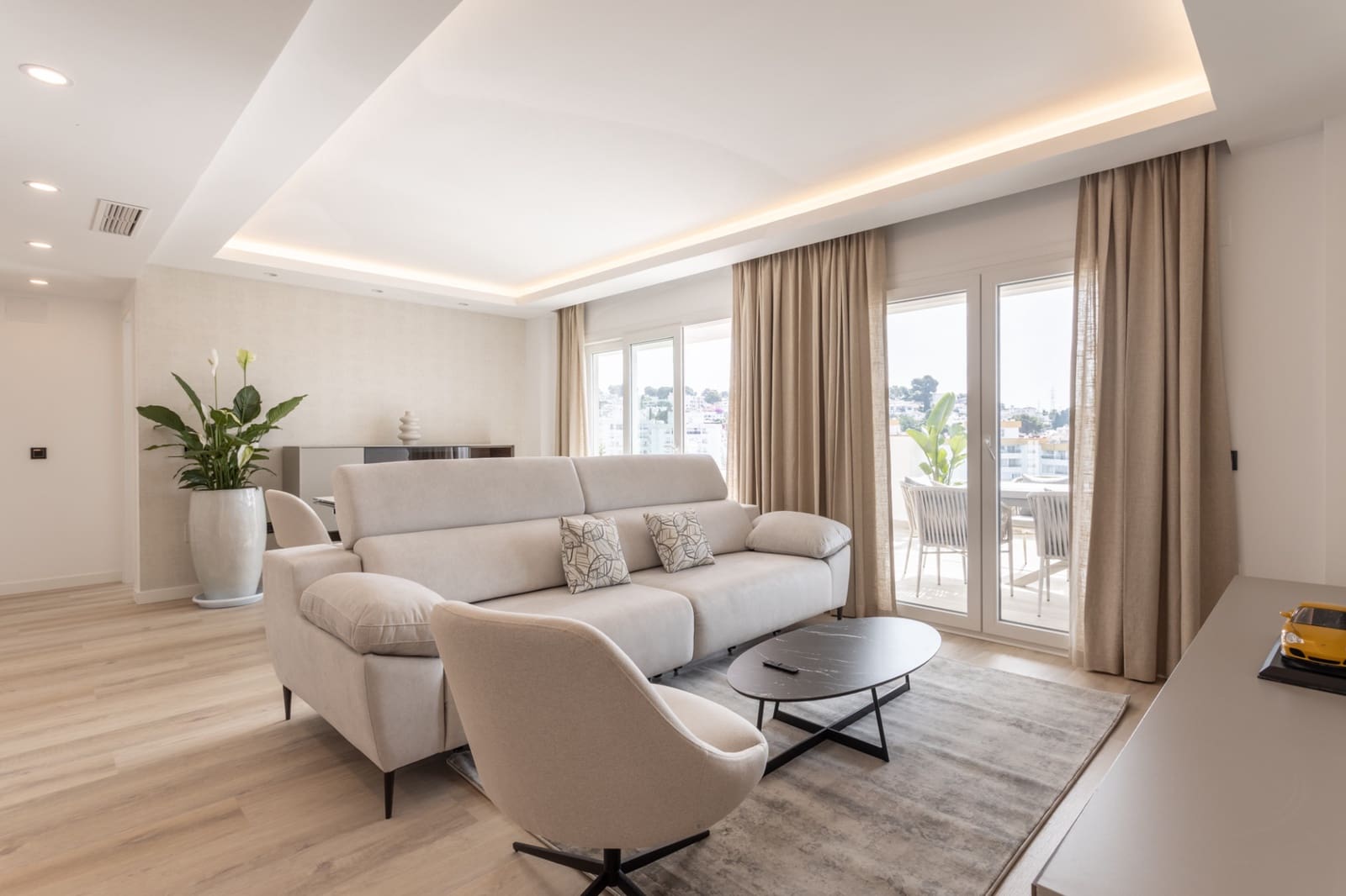 4 bedroom Penthouse for sale in Marbella with pool garage - € 1,499,000 (Ref: 9688635)