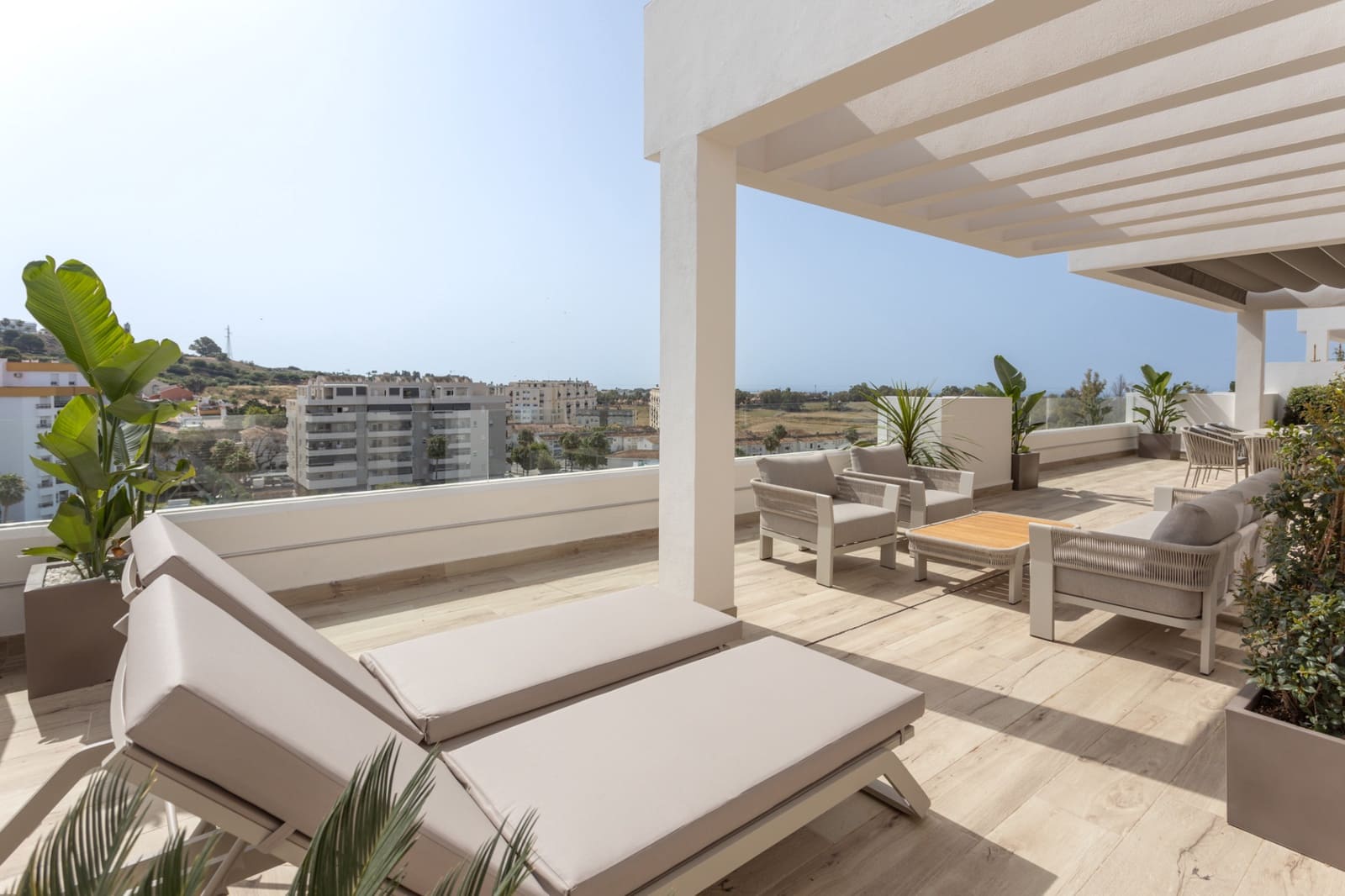 4 bedroom Penthouse for sale in Marbella with pool garage - € 1,499,000 (Ref: 9688635)