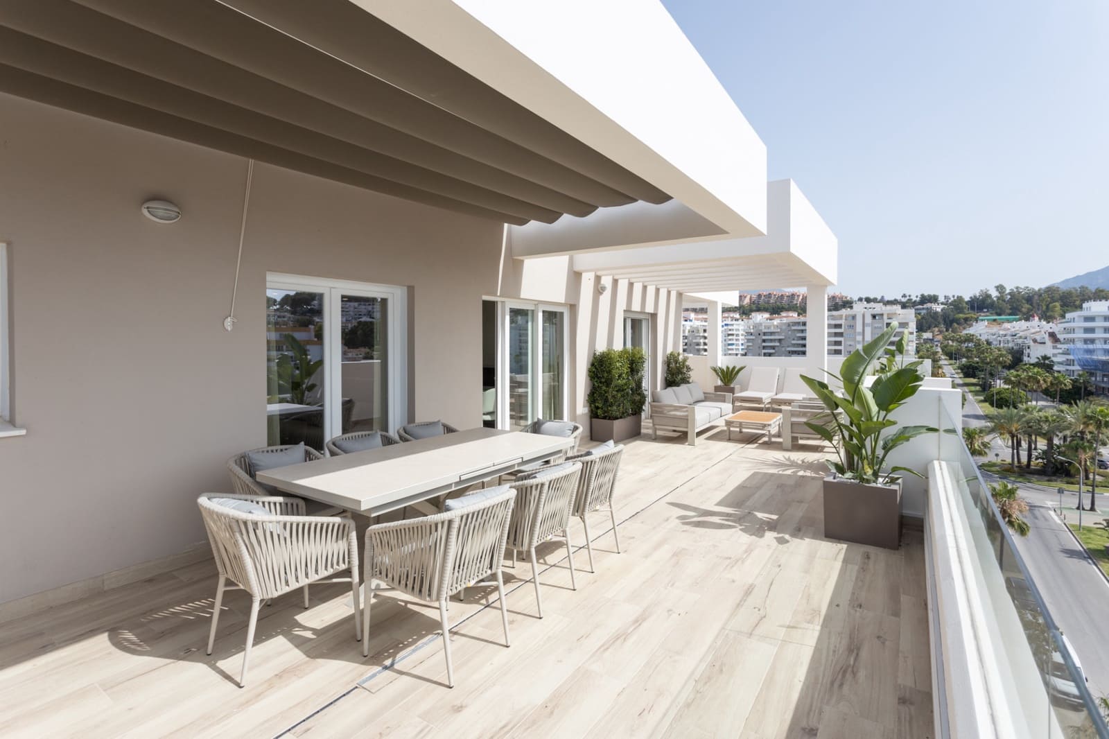 4 bedroom Penthouse for sale in Marbella with pool garage - € 1,499,000 (Ref: 9688635)