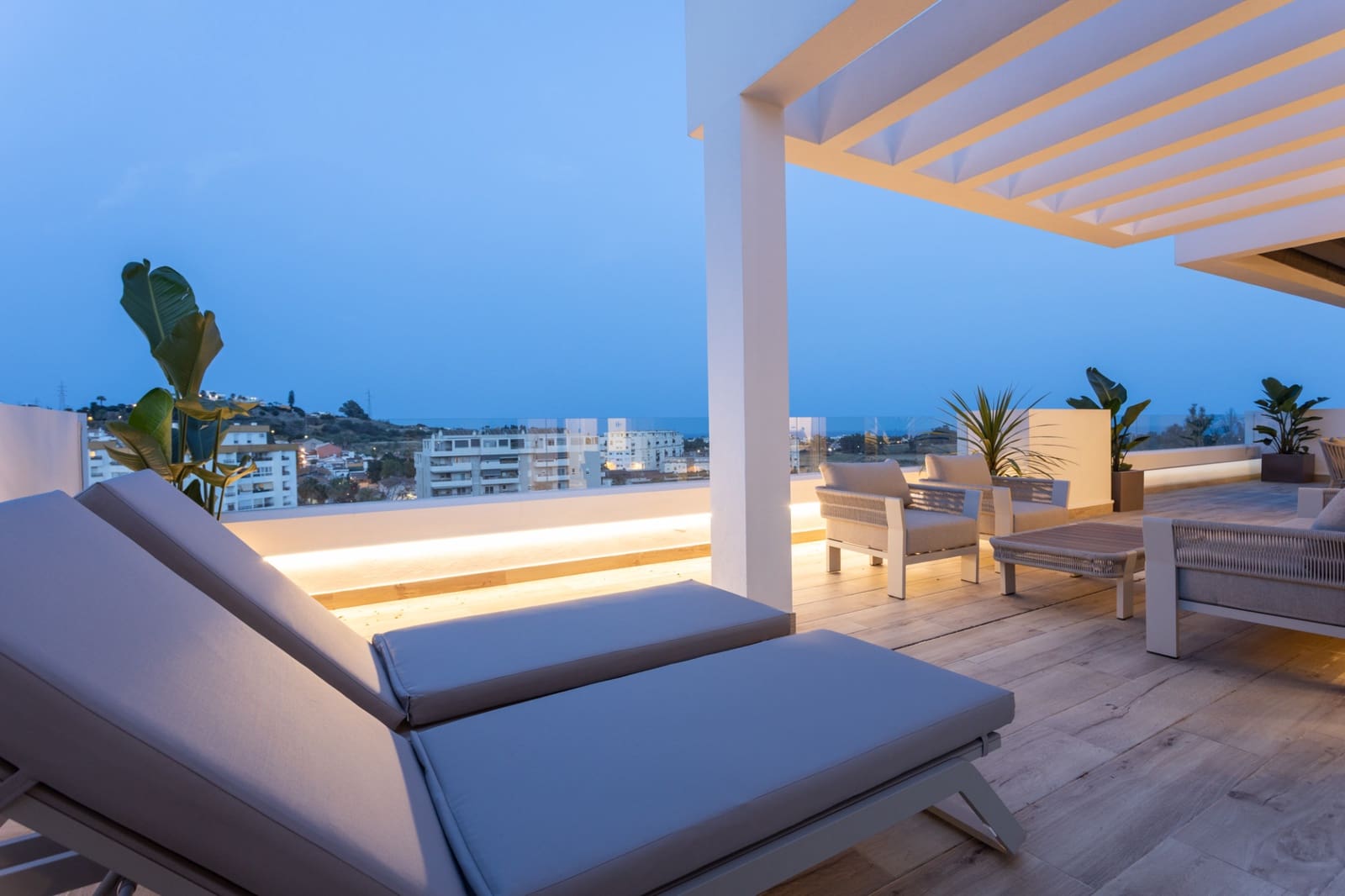4 bedroom Penthouse for sale in Marbella with pool garage - € 1,499,000 (Ref: 9688635)