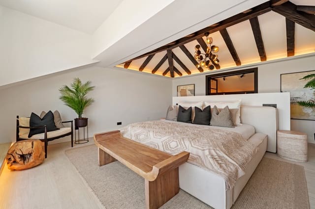 6 soverom Villa til salgs i Las Brisas, Marbella med svømmebasseng garasje - € 9 950 000 (Ref: 9697876)