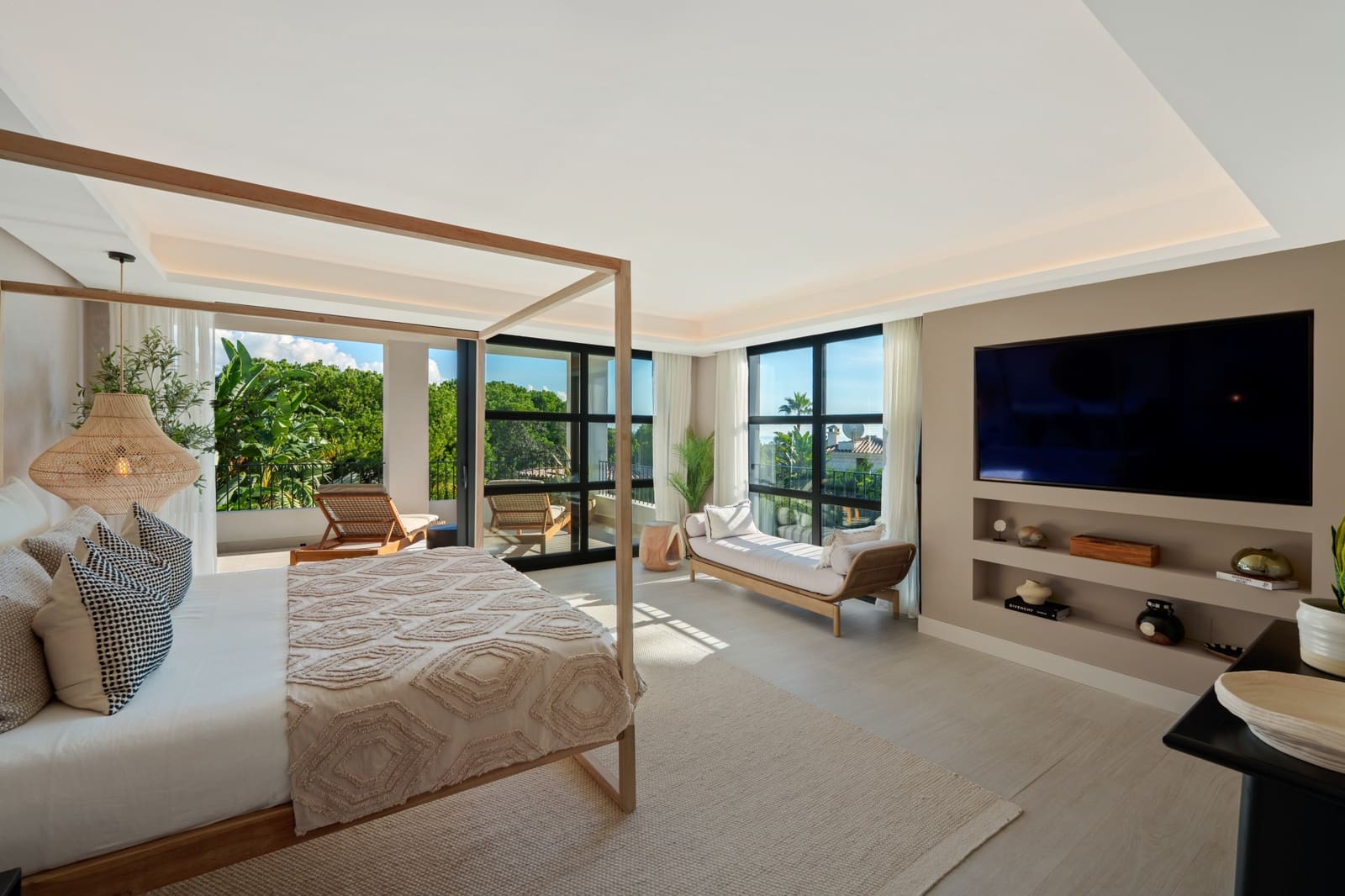 6 bedroom Villa for sale in Nueva Andalucia with pool garage - € 9,950,000 (Ref: 9697876)