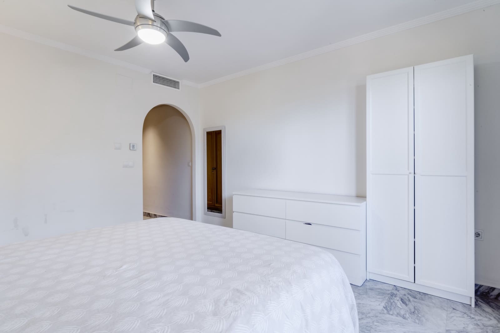 2 bedroom Apartment for sale in Marbella with pool garage - € 950,000 (Ref: 9697877)