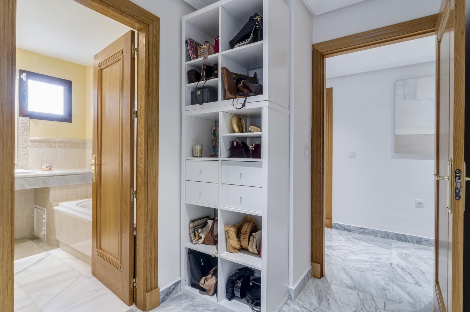 2 bedroom Apartment for sale in Marbella with pool garage - € 950,000 (Ref: 9697877)