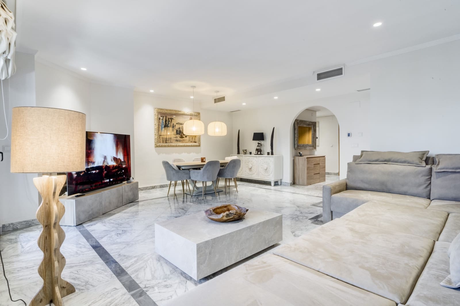 2 bedroom Apartment for sale in Marbella with pool garage - € 950,000 (Ref: 9697877)