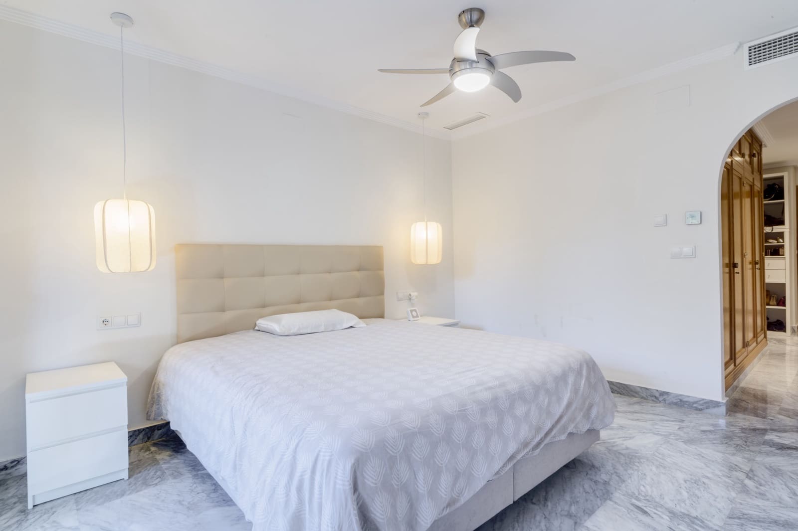 2 bedroom Apartment for sale in Marbella with pool garage - € 950,000 (Ref: 9697877)