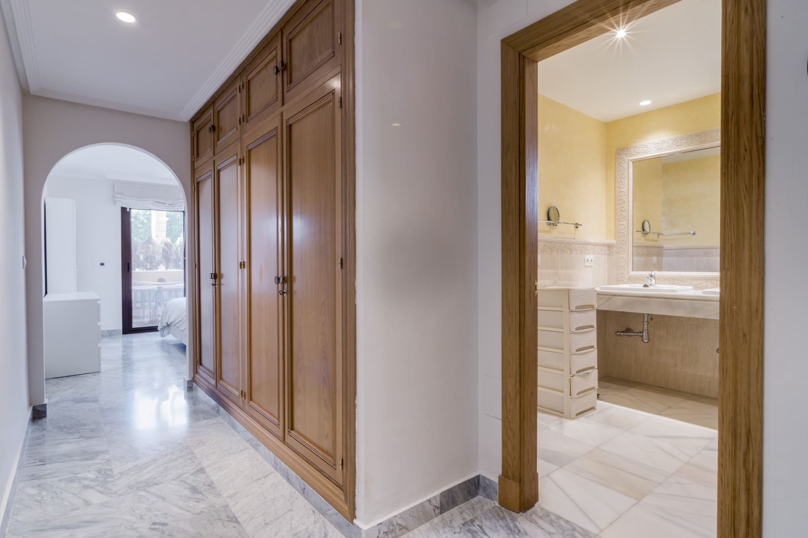 2 bedroom Apartment for sale in Marbella with pool garage - € 950,000 (Ref: 9697877)