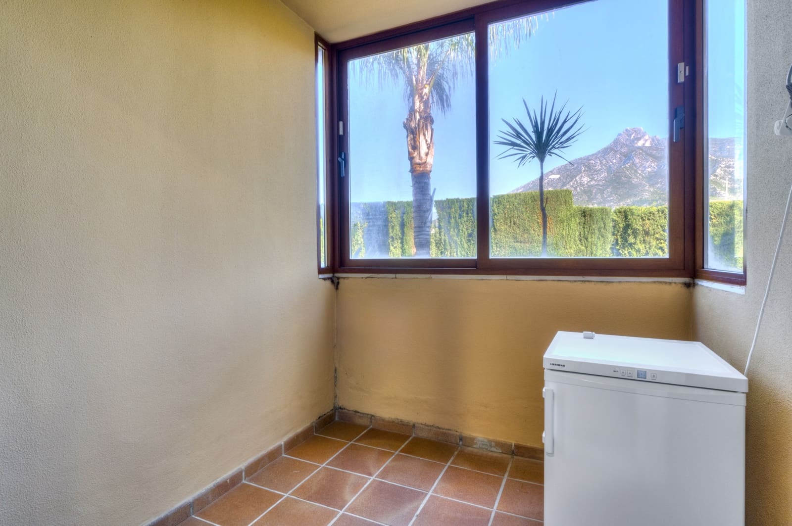 2 bedroom Apartment for sale in Marbella with pool garage - € 950,000 (Ref: 9697877)