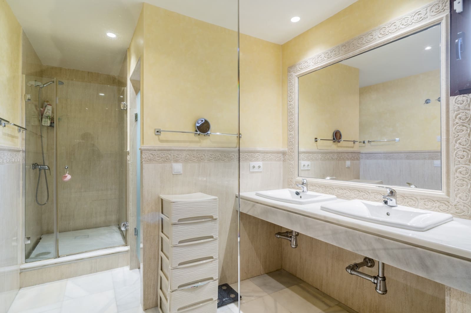 2 bedroom Apartment for sale in Marbella with pool garage - € 950,000 (Ref: 9697877)