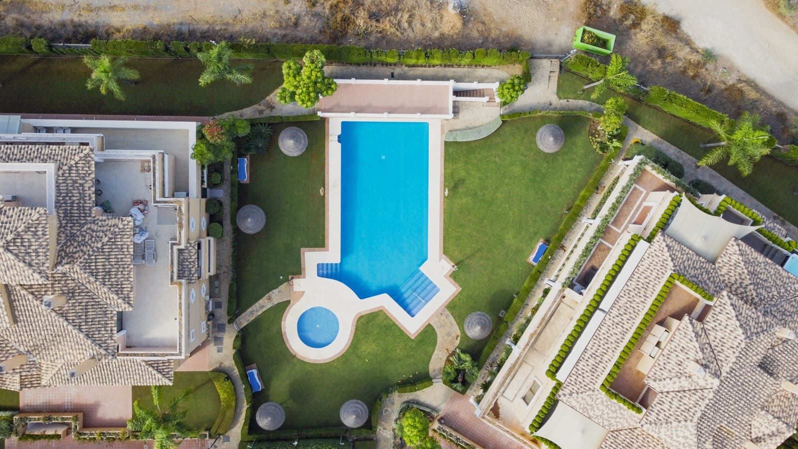 2 bedroom Apartment for sale in Marbella with pool garage - € 950,000 (Ref: 9697877)