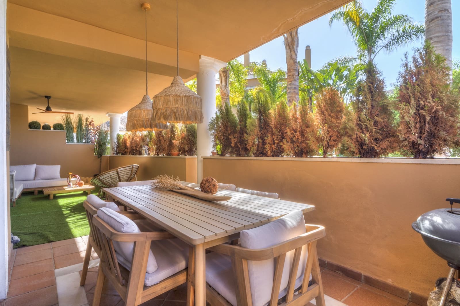 2 bedroom Apartment for sale in Marbella with pool garage - € 950,000 (Ref: 9697877)