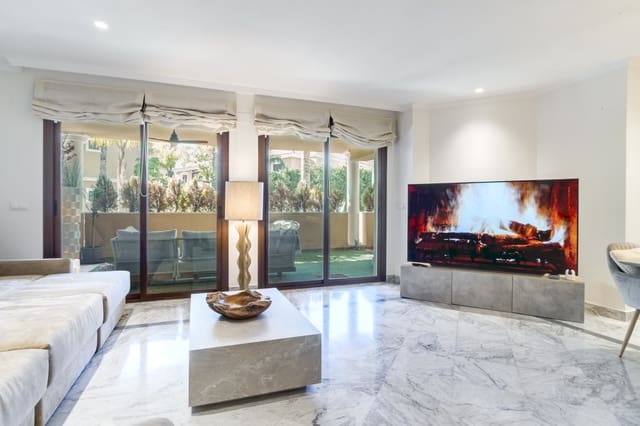 2 slaapkamer Appartement te koop in Lomas De Marbella, Marbella met zwembad garage - € 895.000 (Ref: 9697877)
