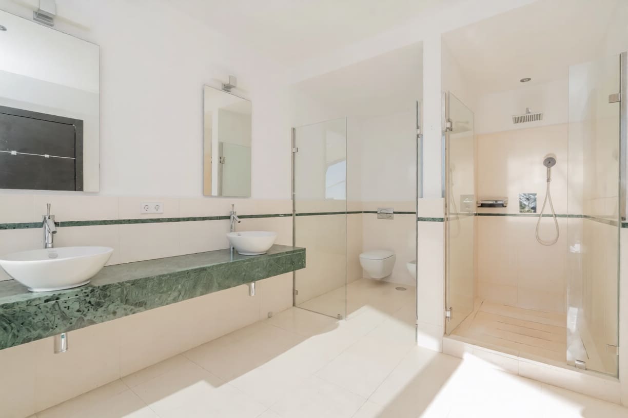 5 soveværelse Semi-Rækkehus til salg i Marbella med swimmingpool garage - € 3.000.000 (Ref: 9734215)