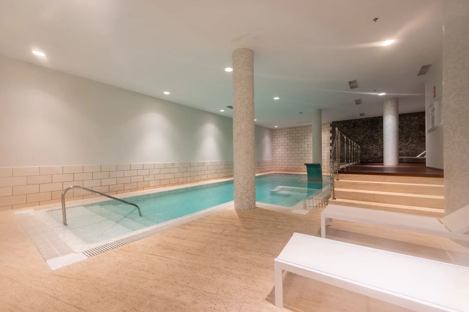 5 soveværelse Semi-Rækkehus til salg i Marbella med swimmingpool garage - € 3.000.000 (Ref: 9734215)