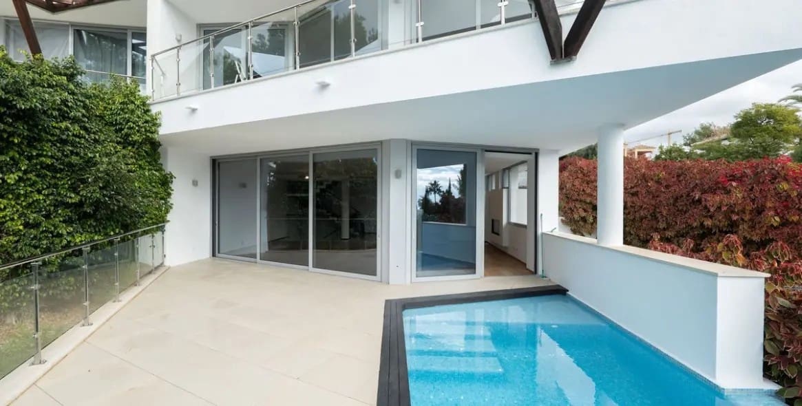5 makuuhuone Paritalo myytävänä paikassa Marbella mukana uima-altaan 
autotalli - 3 000 000 € (Ref: 9734215)