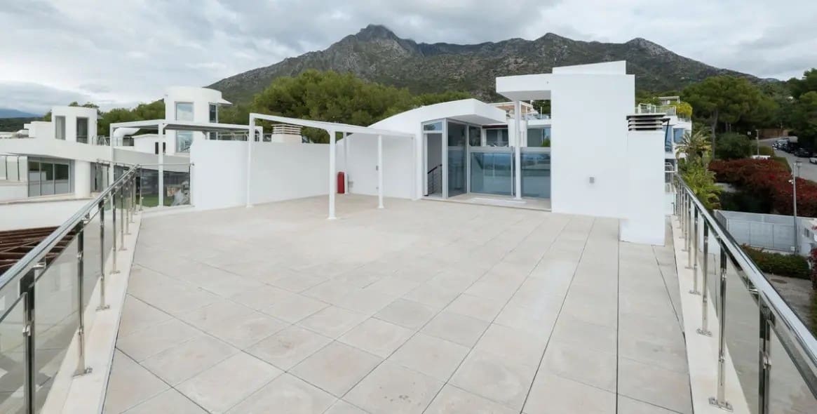5 makuuhuone Paritalo myytävänä paikassa Marbella mukana uima-altaan 
autotalli - 3 000 000 € (Ref: 9734215)