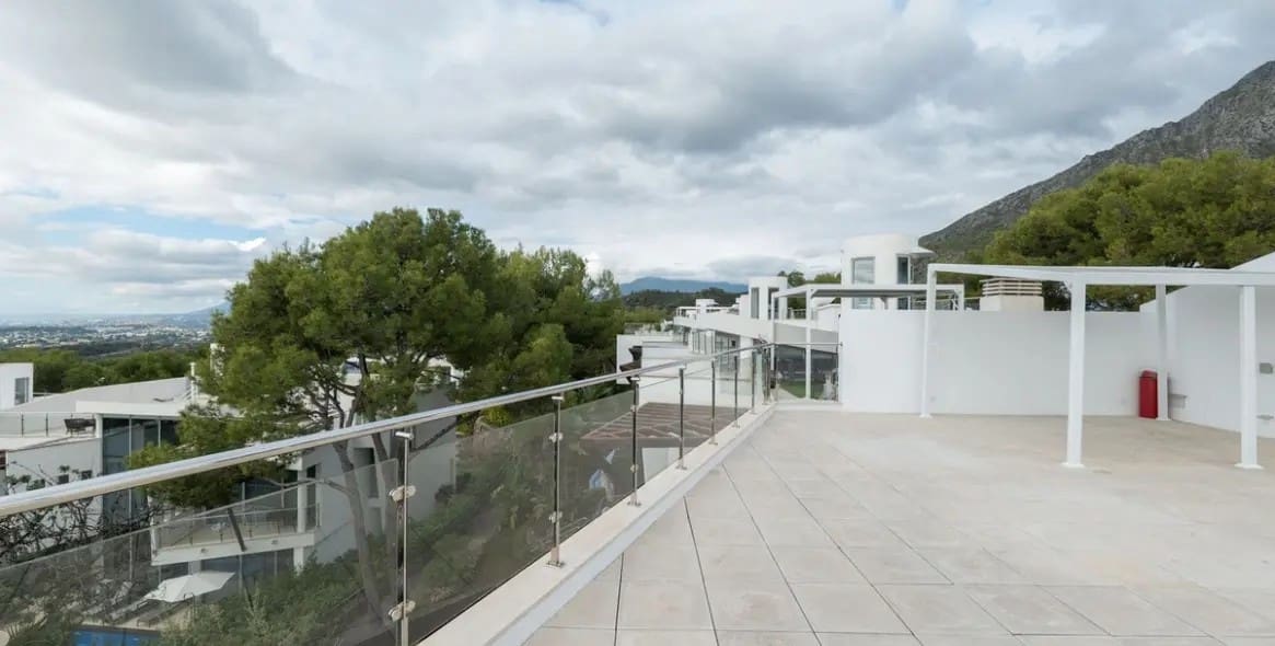 5 makuuhuone Paritalo myytävänä paikassa Marbella mukana uima-altaan 
autotalli - 3 000 000 € (Ref: 9734215)