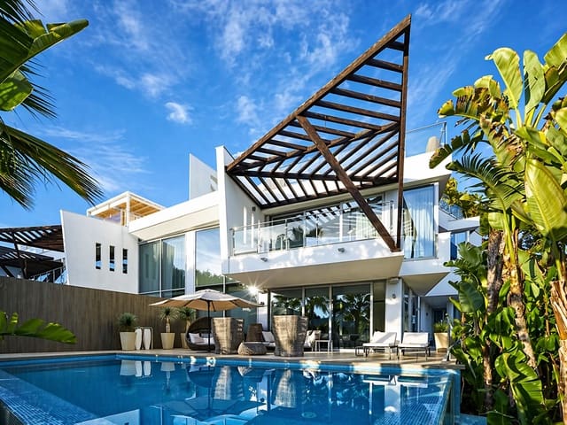 5 bedroom Semi-detached Villa for sale in Sierra Blanca, Marbella with pool garage - € 3,000,000 (Ref: 9734215)