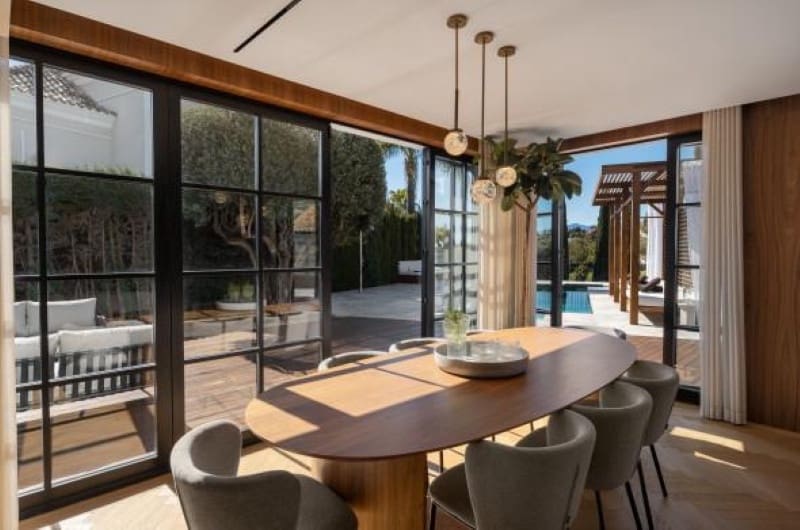 4 makuuhuone Huvila myytävänä paikassa Nueva Andalucia mukana uima-altaan 
autotalli - 4 250 000 € (Ref: 9744007)