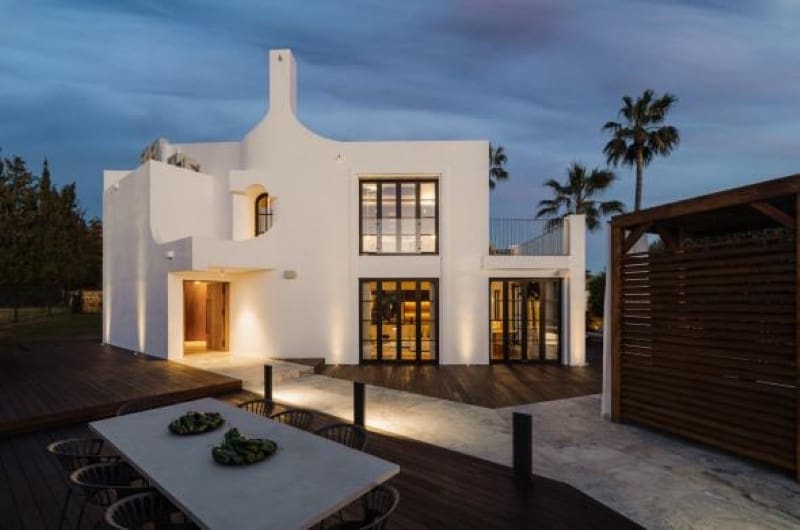 4 makuuhuone Huvila myytävänä paikassa Nueva Andalucia mukana uima-altaan 
autotalli - 4 250 000 € (Ref: 9744007)