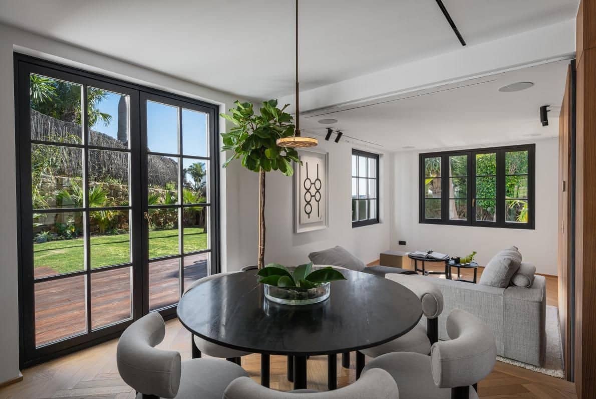 4 makuuhuone Huvila myytävänä paikassa Nueva Andalucia mukana uima-altaan 
autotalli - 4 250 000 € (Ref: 9744007)