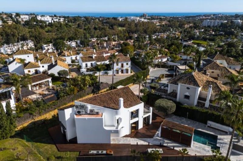 4 makuuhuone Huvila myytävänä paikassa Nueva Andalucia mukana uima-altaan 
autotalli - 4 250 000 € (Ref: 9744007)