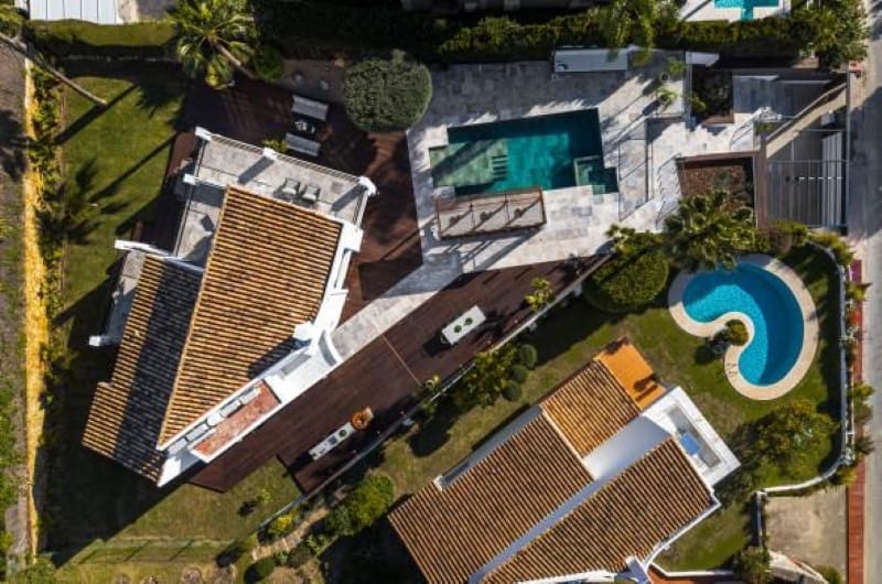 4 makuuhuone Huvila myytävänä paikassa Nueva Andalucia mukana uima-altaan 
autotalli - 4 250 000 € (Ref: 9744007)