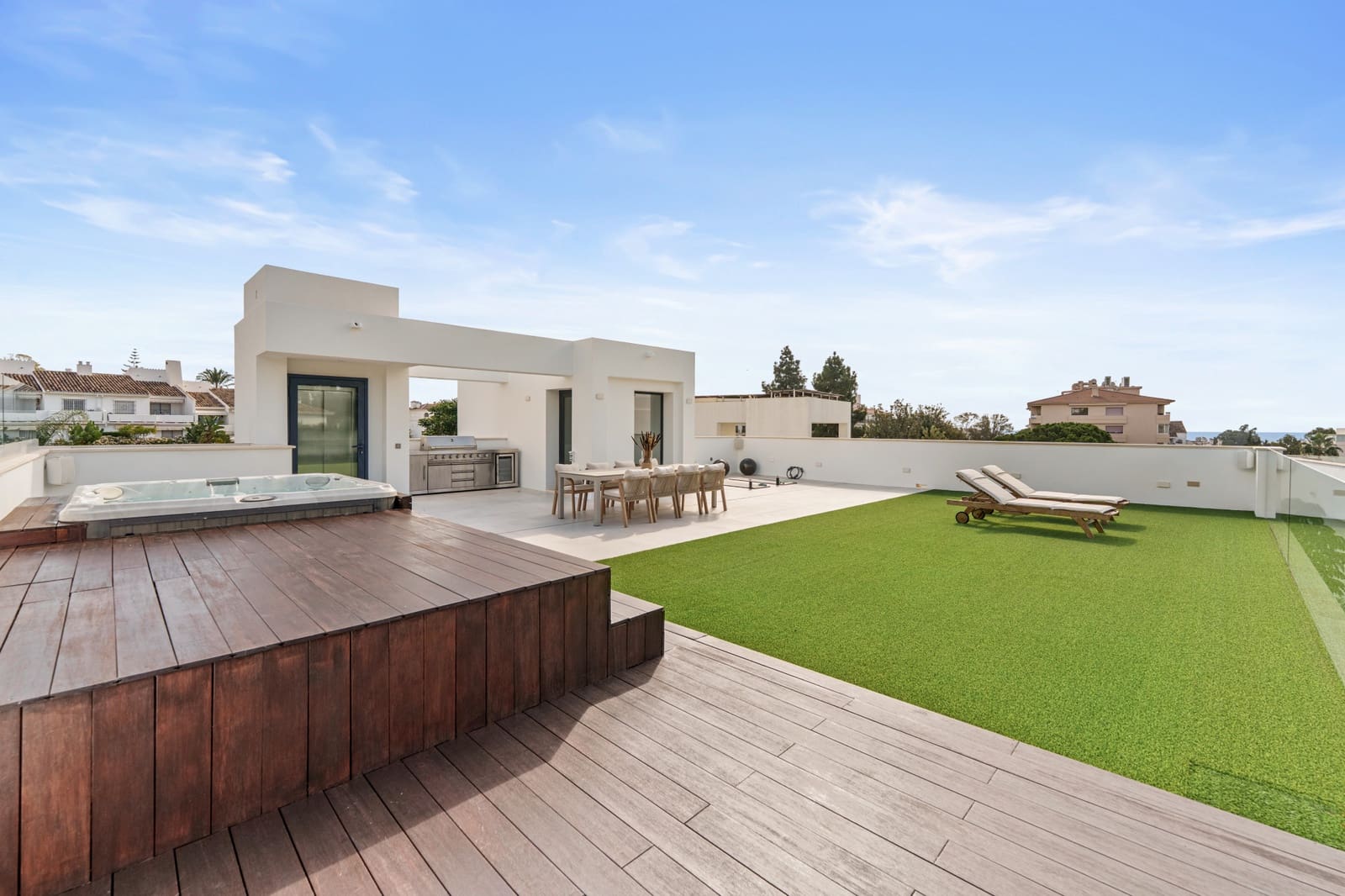 5 bedroom Villa for sale in Nueva Andalucia with pool garage - € 4,895,000 (Ref: 9747469)