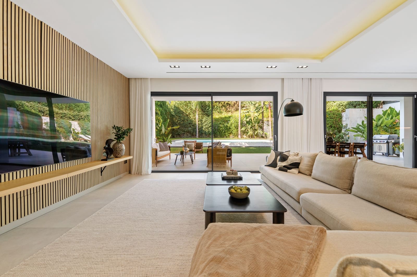 5 bedroom Villa for sale in Nueva Andalucia with pool garage - € 4,895,000 (Ref: 9747469)