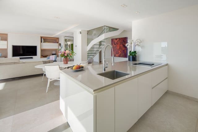 3 soveværelse Penthouse til salg i Lomas De Marbella, Marbella med swimmingpool garage - € 2.495.000 (Ref: 9747470)