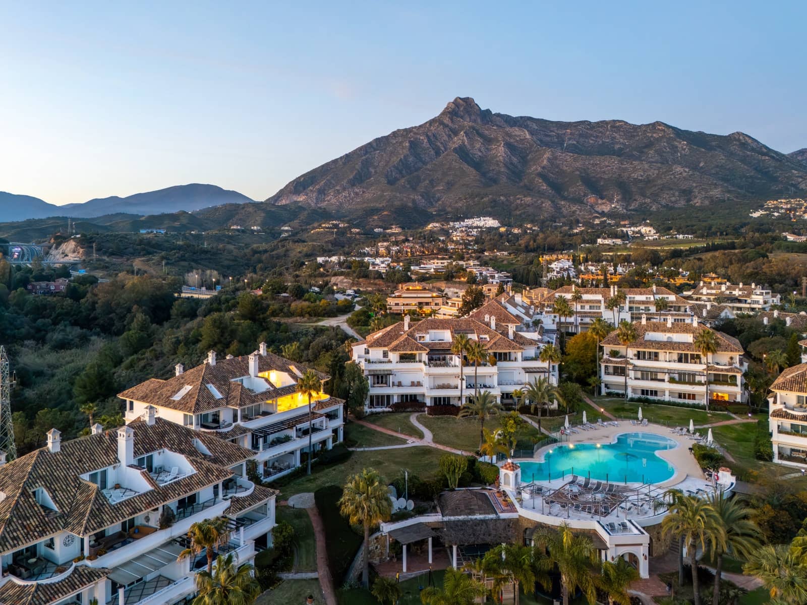 3 soveværelse Penthouse til salg i Marbella med swimmingpool garage - € 2.495.000 (Ref: 9747470)