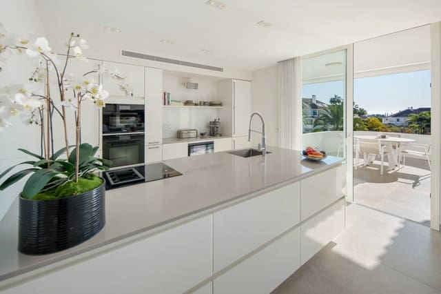 3 slaapkamer Penthouse te koop in Lomas De Marbella, Marbella met zwembad garage - € 2.495.000 (Ref: 9747470)