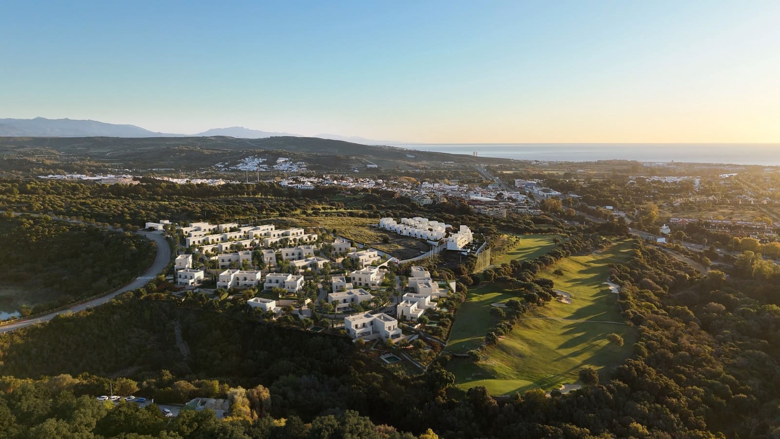 4 soveværelse Semi-Rækkehus til salg i Sotogrande med swimmingpool garage - € 1.459.000 (Ref: 9747472)