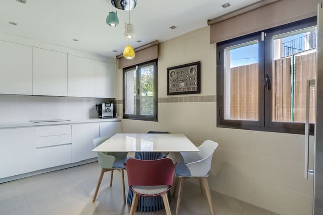 4 bedroom Semi-detached Villa for sale in Valle Romano Golf, Estepona with garage - € 975,000 (Ref: 9751478)