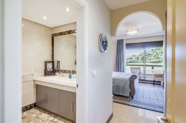 4 bedroom Semi-detached Villa for sale in Valle Romano Golf, Estepona with garage - € 975,000 (Ref: 9751478)