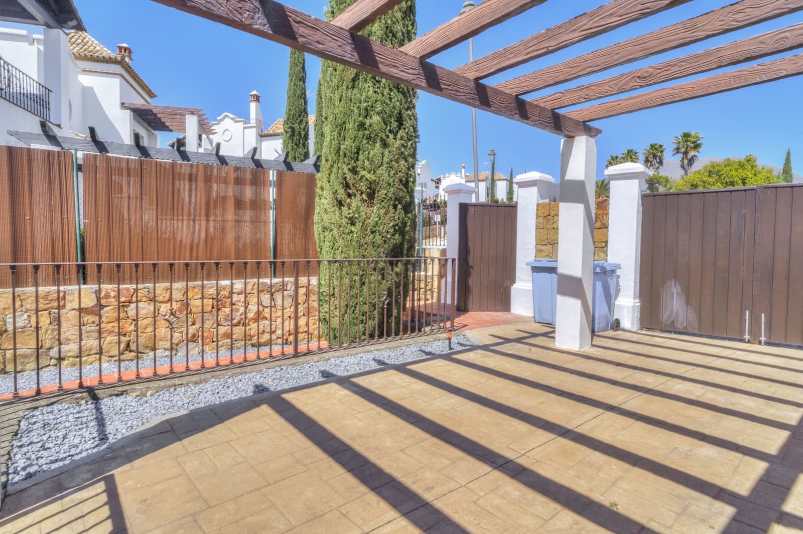 4 bedroom Semi-detached Villa for sale in Estepona with garage - € 975,000 (Ref: 9751478)