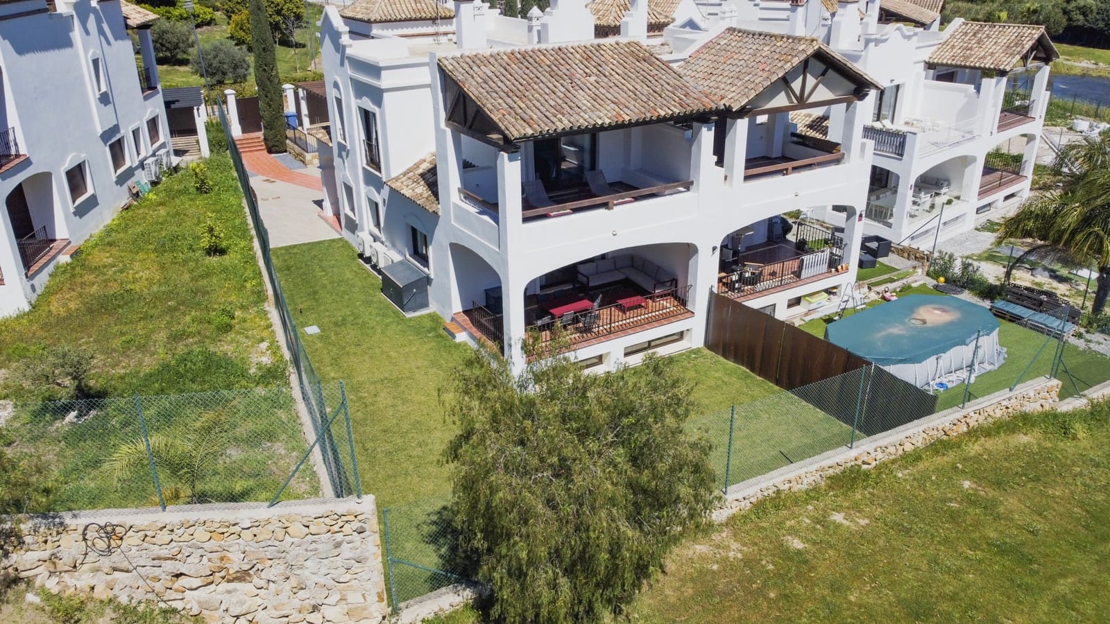 4 bedroom Semi-detached Villa for sale in Estepona with garage - € 975,000 (Ref: 9751478)