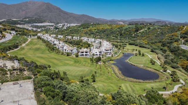 4 slaapkamer Halfvrijstaande villa te koop in Valle Romano Golf, Estepona met garage - € 899.000 (Ref: 9751478)