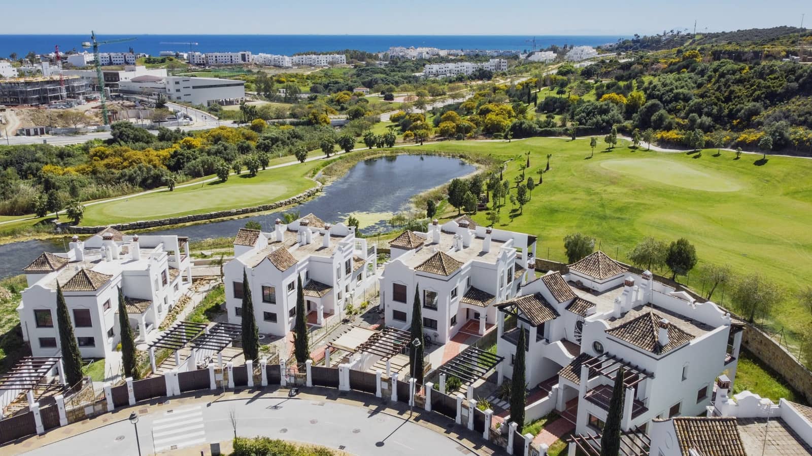 4 bedroom Semi-detached Villa for sale in Estepona with garage - € 875,000 (Ref: 9751478)